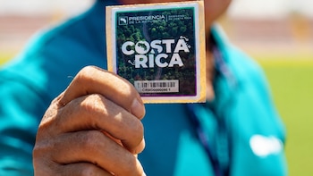 Costa Rica presenta el nuevo Marchamo Digital: el sticker inteligente que transforma el trámite vehicular