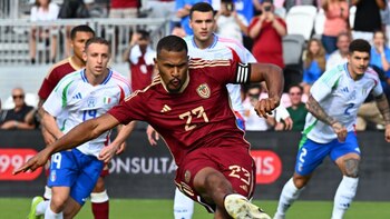 Salomón Rondón erró penal en