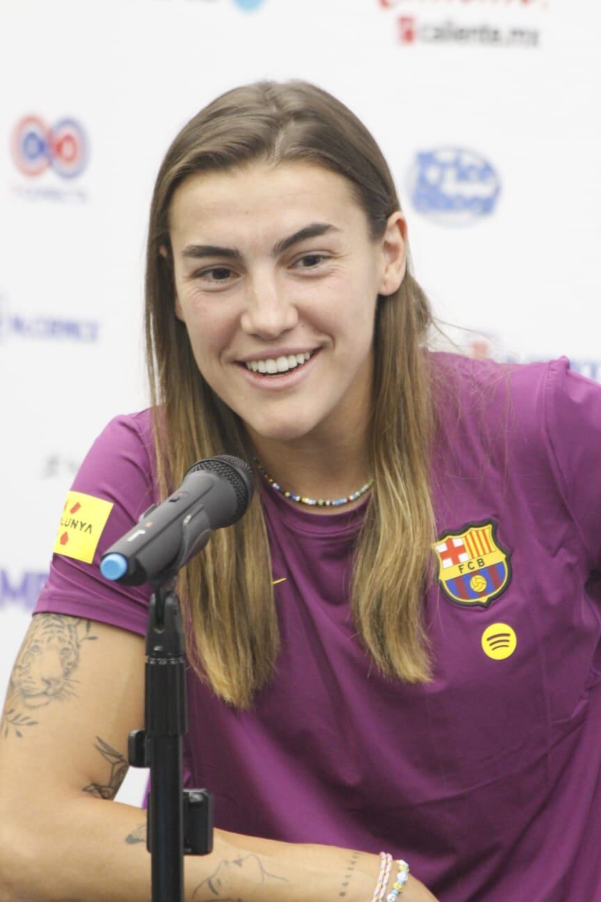 La mediocampista del FC Barcelona reconoció la intensidad de los encuentros en México y valoró el crecimiento de la Liga MX Femenil. (Foto: Jesús Avilés)