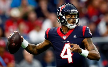 En la imagen un registro del mariscal de cmapo de los Texans de Houston, Deshaun Watson. EFE/Larry W. Smith
