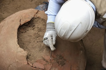 Armatambo fue un importante asentamiento prehispánico asociado con la cultura Ychsma y se extendió por las faldas del Morro Solar, en el actual distrito de Chorrillos. Andina