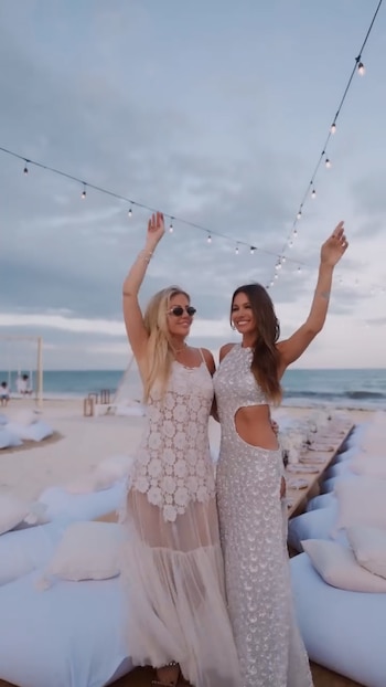 Pampita junto a su amiga