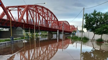 Ya son 70 los evacuados en Atamisqui y Avellaneda y refuerzan la asistencia en parajes afectados - Image 3