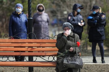 Una seguidora del Partido Comunista