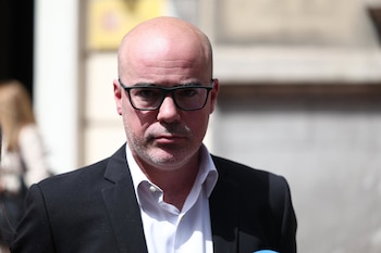 12/05/2026 El delegado del Gobierno en la Comunidad de Madrid, Francisco Martín, durante un minuto de silencio frente a la Sede de la Delegación del Gobierno en Madrid, a 12 de mayo de 2026, en Madrid (España). El minuto de silencio se produce en rechazo del feminicidio por violencia de género en Carabanchel. Con la confirmación de este caso, el número de víctimas por violencia de género se eleva a 19 en 2026 y a 1.360 desde 2003.
POLITICA
Eduardo Parra - Europa Press