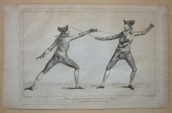 Grabado en blanco y negro de dos hombres con sombrero de tres picos que sostienen floretes en posición de combate