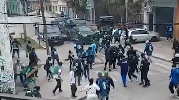 Violento ataque de la barra brava de San Miguel: cinco policías heridos