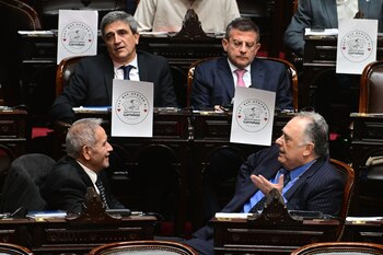 En estado de shock por la condena a Cristina Kirchner, el peronismo se reordena y debate una hoja de ruta - Image 3