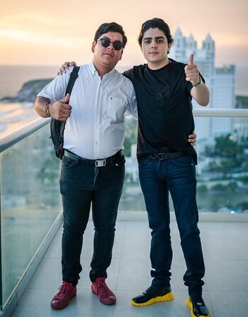 Markitos junto a su amigo