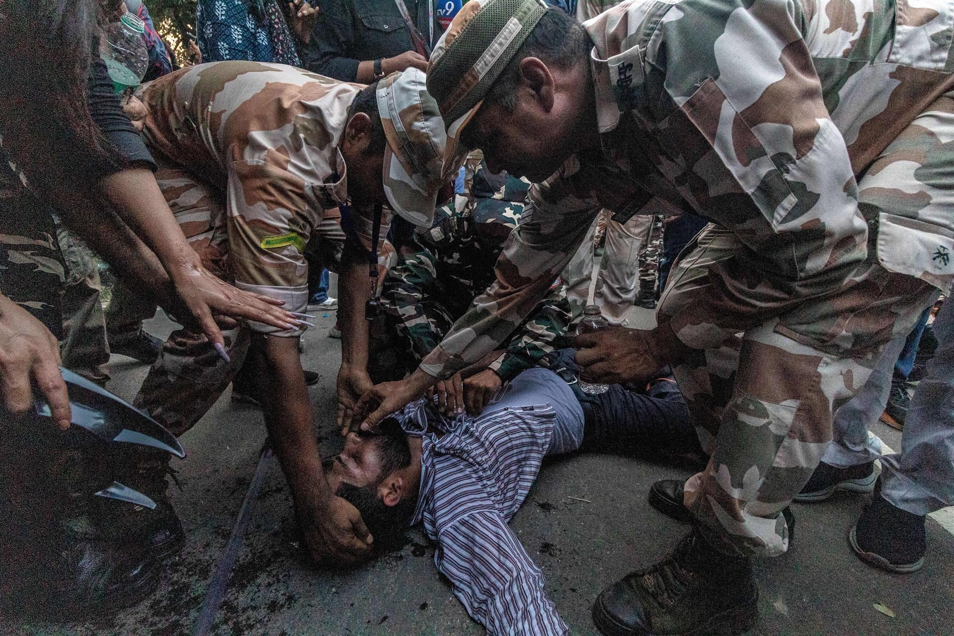 La Policía vuelve a detener al líder de las protestas juveniles antes de una gran concentración en Nueva Delhi