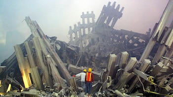 Durante las horas atrapado en el World Trade Center, Jimeno dijo que la oración y la voluntad de sobrevivir sostuvieron la espera del rescate (AFP)