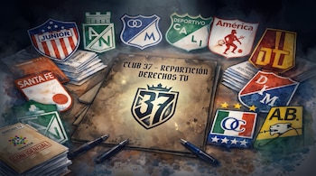 Documentos con la palabra "Confidencial" y "Derechos TV", escudos de diez clubes de fútbol colombianos, logo del "Club 37" y tres bolígrafos sobre una mesa.
