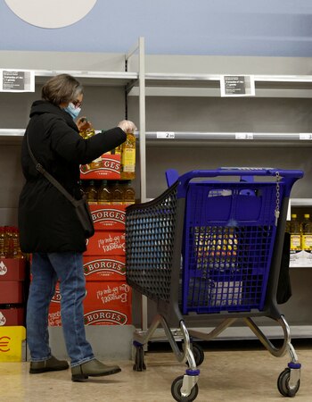 Góndolas casi vacías en un