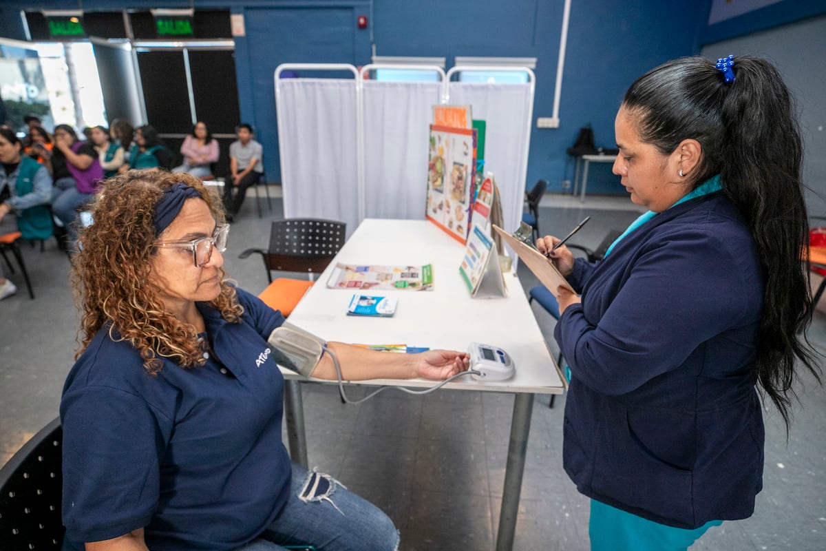 El programa prevé también el fortalecimiento de laboratorios, la mejora en los sistemas de información y el respaldo a la formación del personal sanitario. - EsSalud