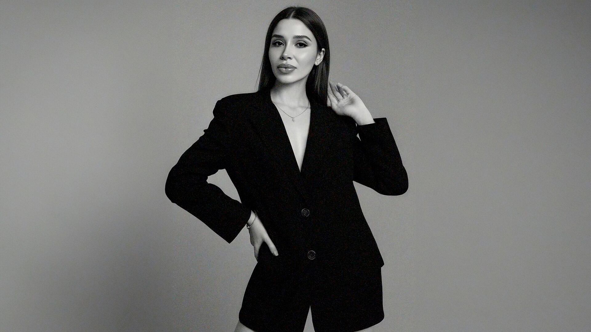 Emma Coronel cautiva en Instagram con un nuevo estilo minimalista y sobrio. (IG @emma.coronel.official)