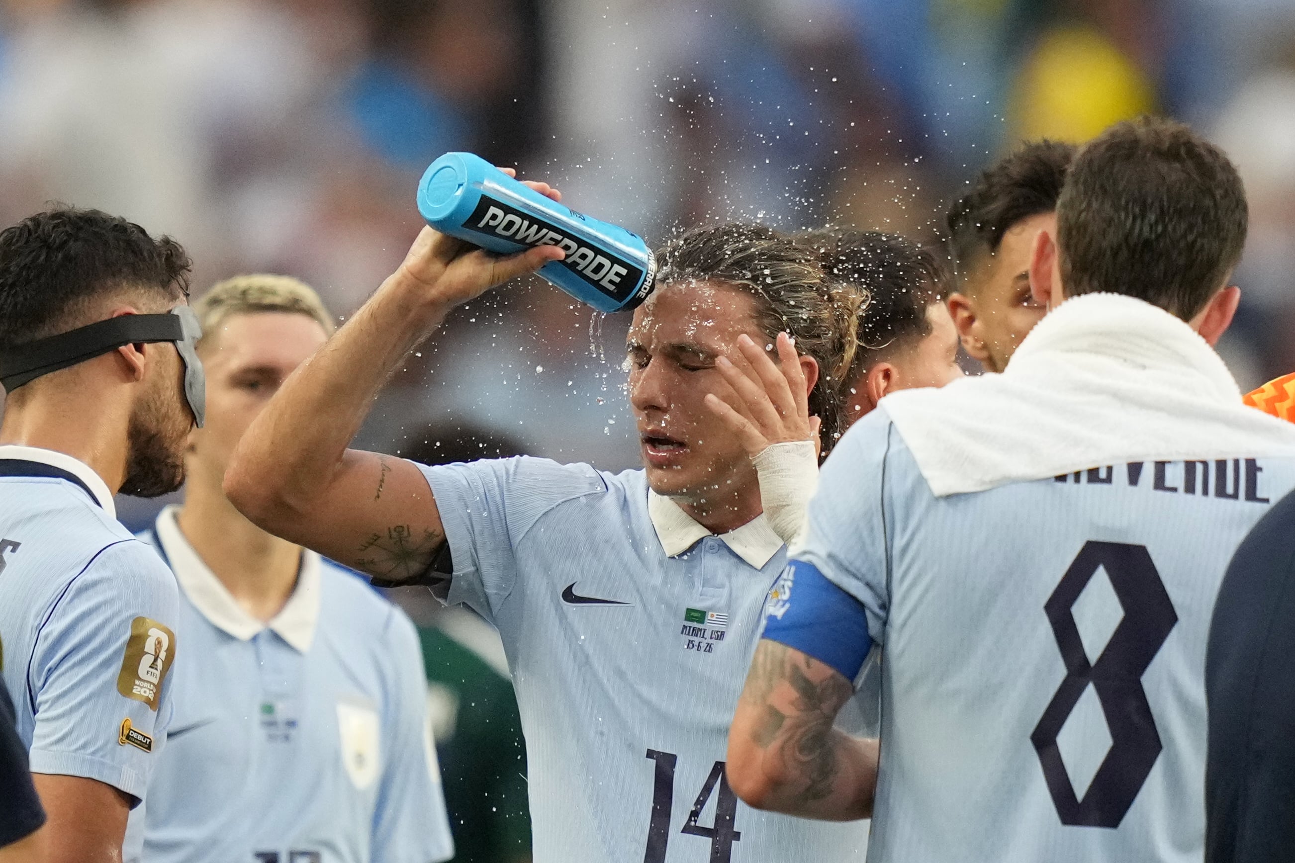 Lee Taylor, de la Universidad de Loughborough, señala que muchos futbolistas tuvieron pocos días para aclimatarse antes del torneo, y reclama ajustes logísticos (AP Foto/Lynne Sladky)