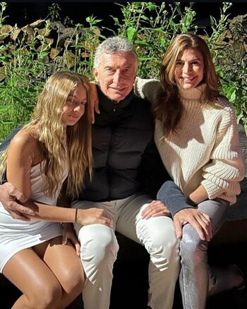 Mauricio Macri junto a su