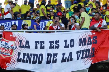 Hinchas peruanos se hicieron sentir