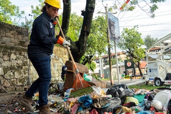 El anuncio de la ampliación del sistema Sívar Seguro se realizó en la colonia El Paraíso, donde persistía un botadero a cielo abierto con intervención previa. (Foto cortesía Alcaldía de San Salvador)