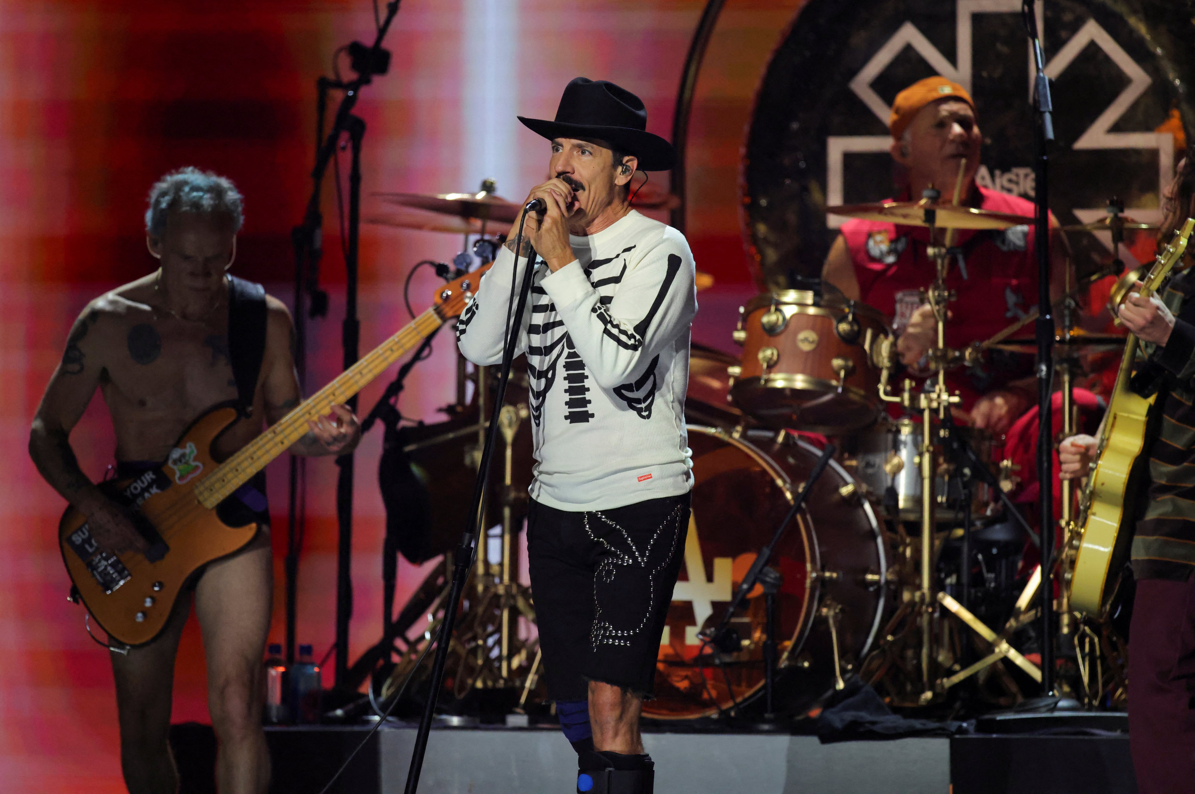 El vocalista sintió un vínculo emocional con la ciudad de Los Ángeles ante la desconexión con sus compañeros de grupo. (REUTERS/Daniel Cole)