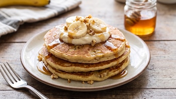 Receta de hot cakes con plátano y libre de harinas: postre saludable y delicioso