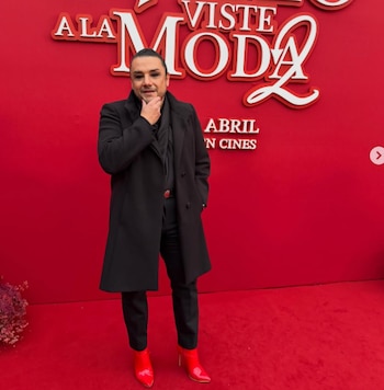 Esteban Macías llegó con tacones rojos a evento con Meryl Streep; ¡Su novia le eligió el look!
(Instagram/Esteban Macías)