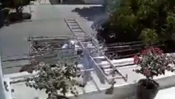 Después de electrocutarse, el joven