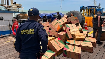Armada de Colombia interceptó motonave venezolana con cigarrillos de contrabando en La Guajira avaluados en $16.250 millones