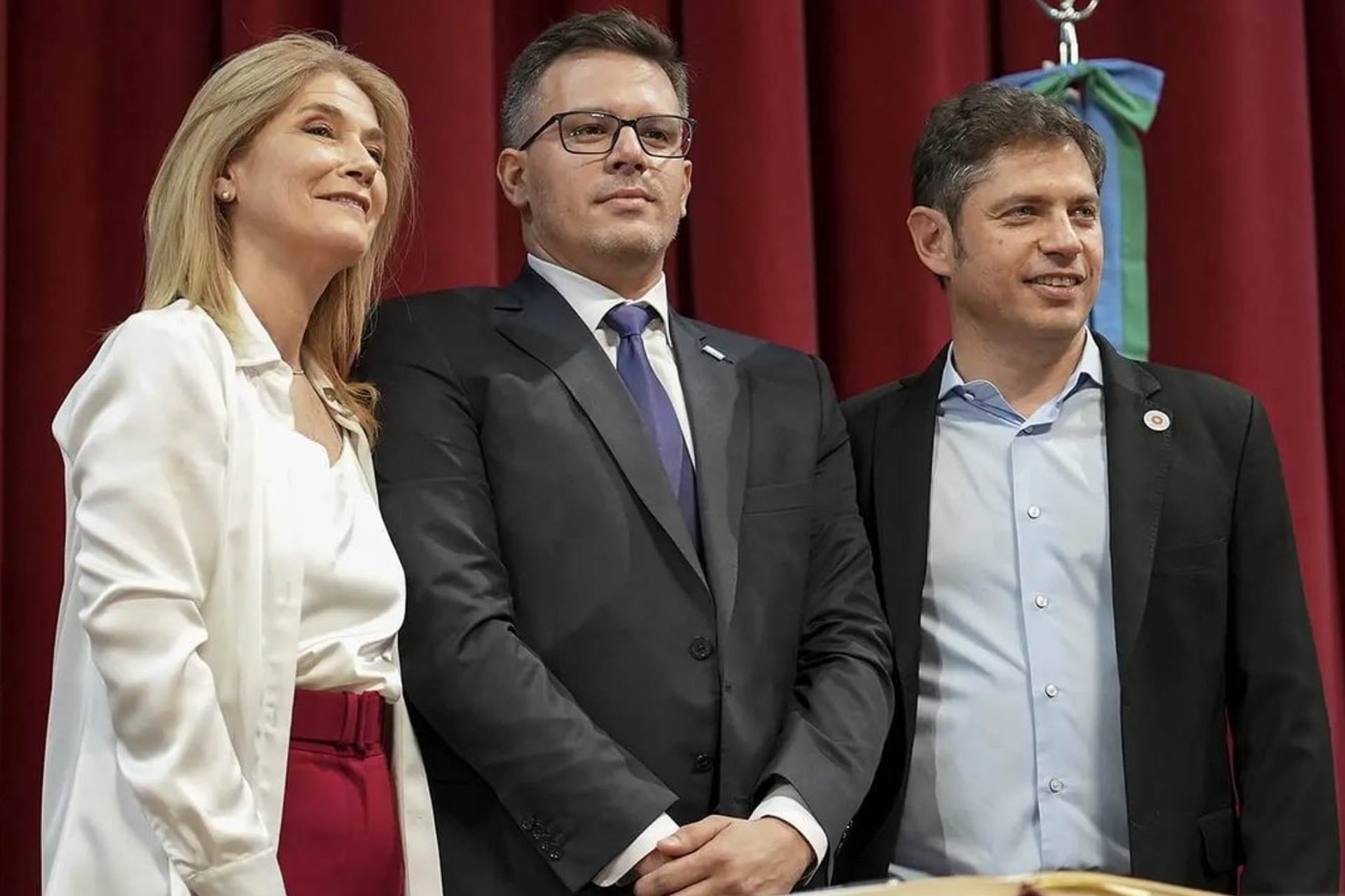 Santiago Pérez Teruel con Kicillof y la vicegobernadora, Verónica Magario