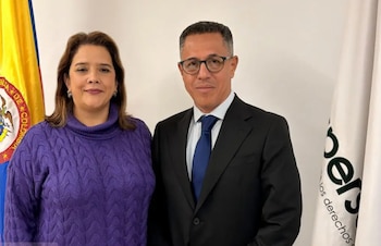 La superintendente de Salud, María Andrea Godoy Casadiego, posesionó al médico Giovanni Antonio Guzmán Vargas como nuevo interventór de la EPS Capresoca - crédito Superintendencia Nacional de Salud