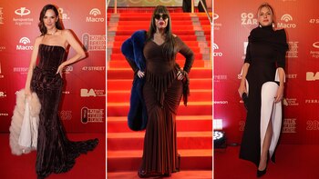 Corset, terciopelo y hombros al