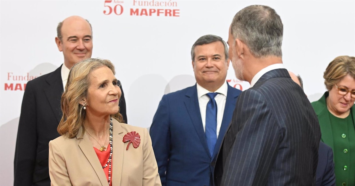 El Rey Felipe y la infanta Elena, derroche de complicidad y sonrisas en su reencuentro público - Infobae