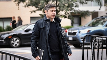 Kicillof cerró su paso por Nueva York: buscó despejar dudas ante fondos de deuda y evitó hablar de candidaturas