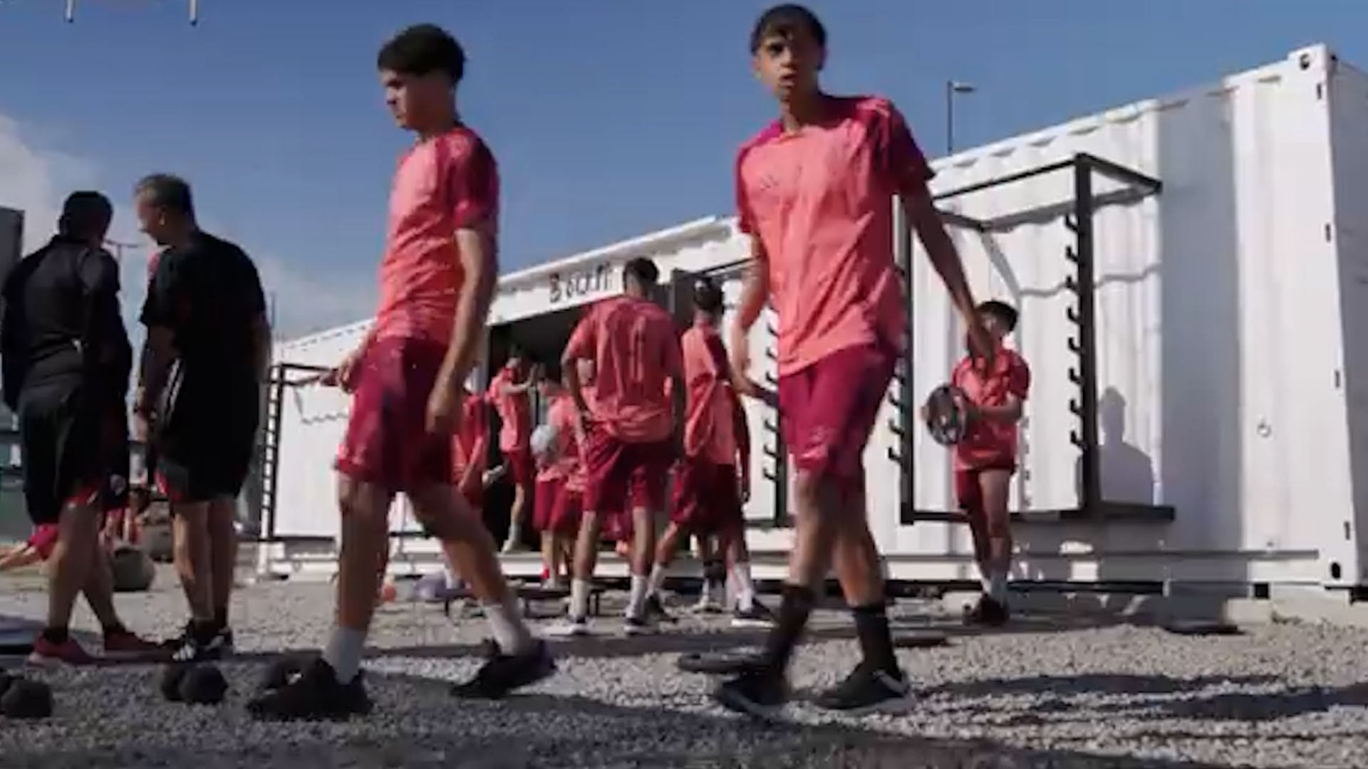 Cuatro jóvenes talentos japoneses del programa Dream Road participan en intensas pruebas con el club River Plate