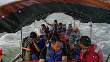 Ya no van hacia Estados Unidos: miles de migrantes cruzan Panamá en sentido contrario