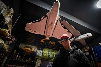 El artista ucraniano reúne documentos,