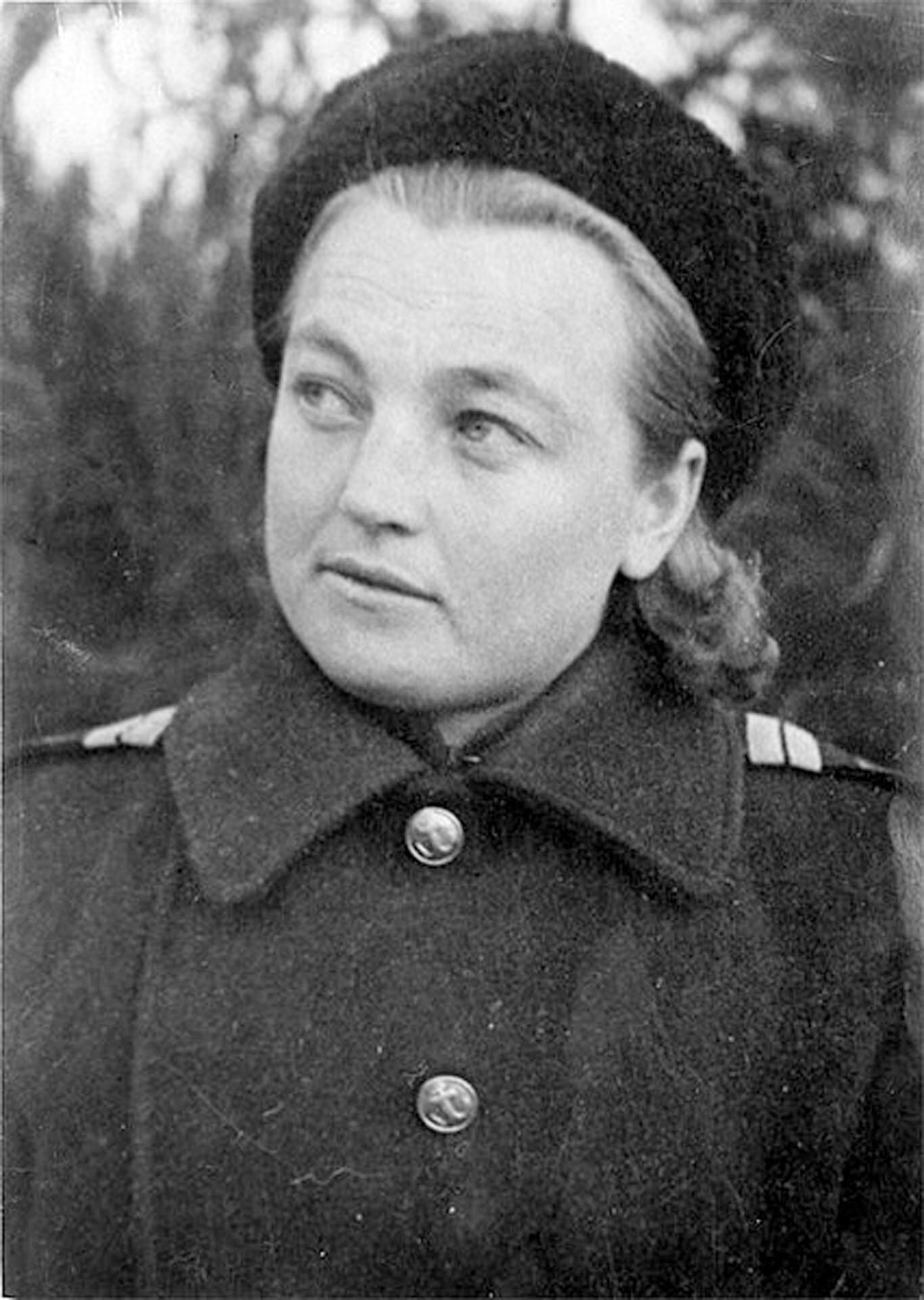 Galina Petrova fue suboficial mayor del 386º Batallón de Infantería Naval Independiente de la Flota del Mar Negro durante la Segunda Guerra Mundial