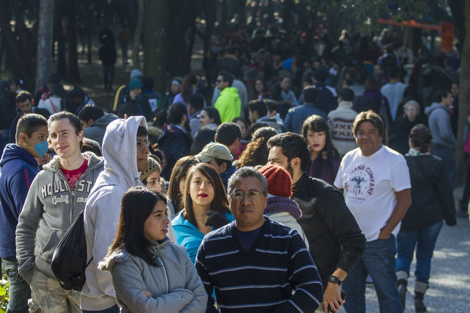 MÉXICO, D.F., 11ENERO2015.- Cientos de personas hacen fila desde antes de que abra el Museo Tamayo Arte Contemoraneo, con la finalidad de alcanzar una entrada para ingresar a ver la exposición