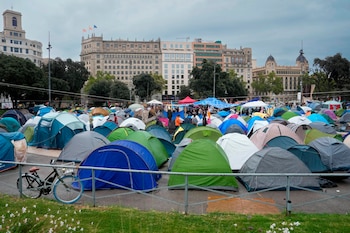 La acampada en Zaragoza por la situación de la vivienda (EFE)