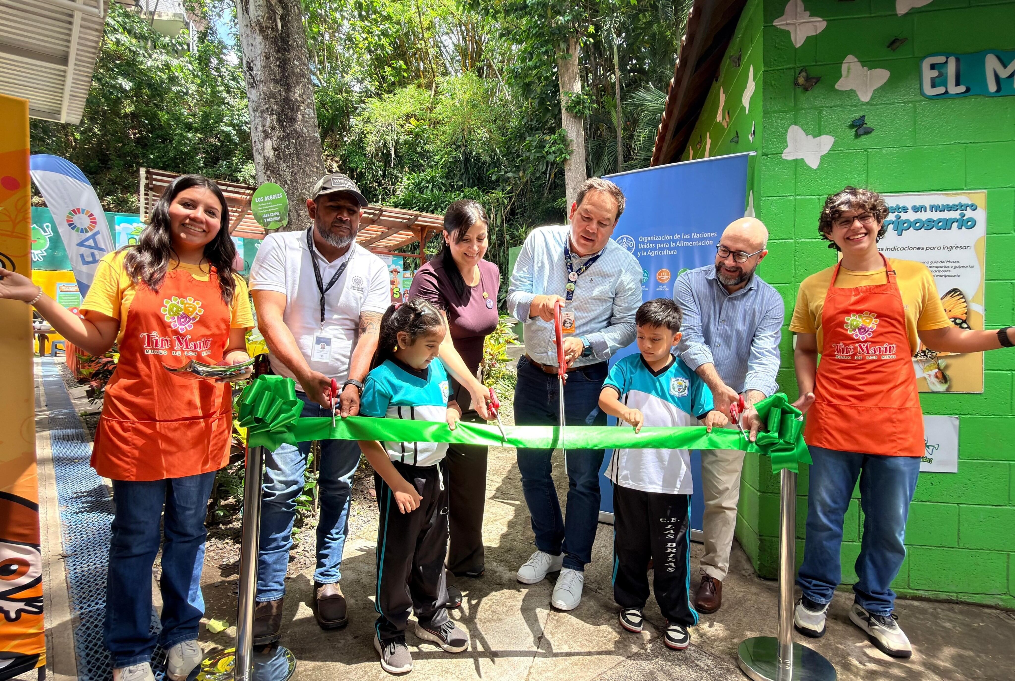 La FAO y el Museo Tin Marín inauguraron la Fase 3 de “Huertos para una alimentación saludable” con la finalidad de fortalecer la educación alimentaria y nutricional./ (FAO El Salvador)