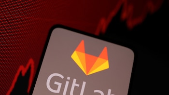 GitLab corrigió una falla crítica que permitía tomar el control de su IA Gateway