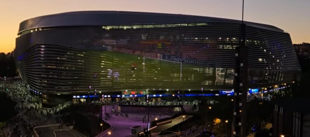 Estadio Santiago Bernabéu convierte su fachada en una pantalla gigante. (Foto: Captura de TikTok)