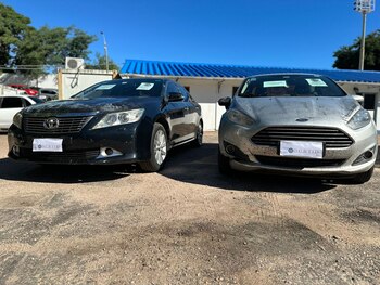 Dos autos que eran usados