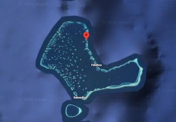 Una captura de pantalla de Google Maps que muestra la ubicación de la isla de Alimathà en el atolón de Vaavu
