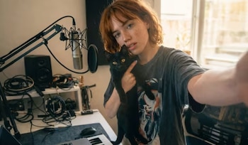 Lumi-7 empezó su carrera como la primera cantante argentina creada con inteligencia artificial.