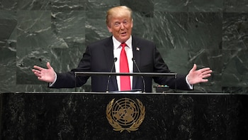 Donald Trump impulsa una nueva estrategia comercial que endurece las condiciones para varios países, entre ellos Colombia. - crédito AFP