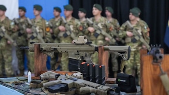 Las Fuerzas Armadas incorporaron 250 fusiles israelíes para iniciar el reemplazo progresivo de los FAL