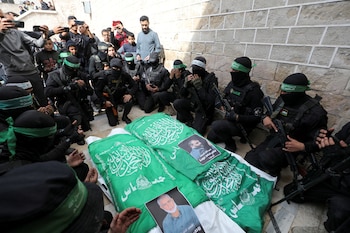 Miembros de Hamas asisten al