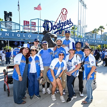 La Noche de la Herencia Salvadoreña 2026 consolidó al béisbol como un espacio de visibilidad comunitaria y afirmación cultural para la diáspora salvadoreña en Los Ángeles. (Cortesía: Los Ángeles Dodgers)