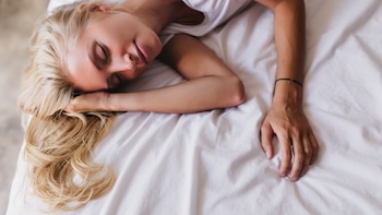 Si te cuesta desconectar cuando llegas a la cama, esta técnica de respiración puede ayudarte a relajarte